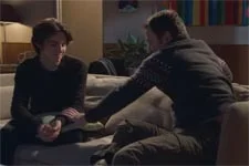 Tom cherche à savoir comment a fait Jérôme pour calmer Luis