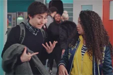 Tom raconte sa première fois non-romantique avec Luis à Mila !