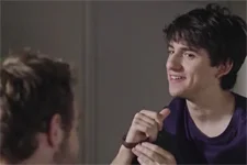 Tom récupère la montre de Jérôme