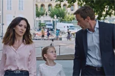 Totalement effondrée, Samia n’arrive pas à faire comme si tout va bien devant Lucie !