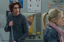 Valentin découvre enfin un intérêt à son stage au commissariat