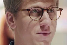Victoire profite d?une partie de jeu vidéo pour piquer des infos à Ian Moss !