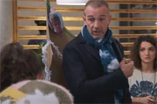 Vincent n?aime pas du tout le sapin en carton de GTS !