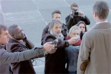 Xavier annonce à la presse que l?Enchanteur est peut-être de retour !