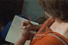 Yolande débute l?écriture d?un carnet