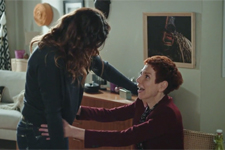 Plus belle la vie en avance : Babeth apprend que Luna remarche !