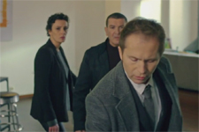 Plus belle la vie en avance : Arthur retrouve la planque de Renaud !