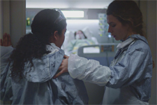 Mila pleure face à Jeanne qui est entre la vie et la mort !