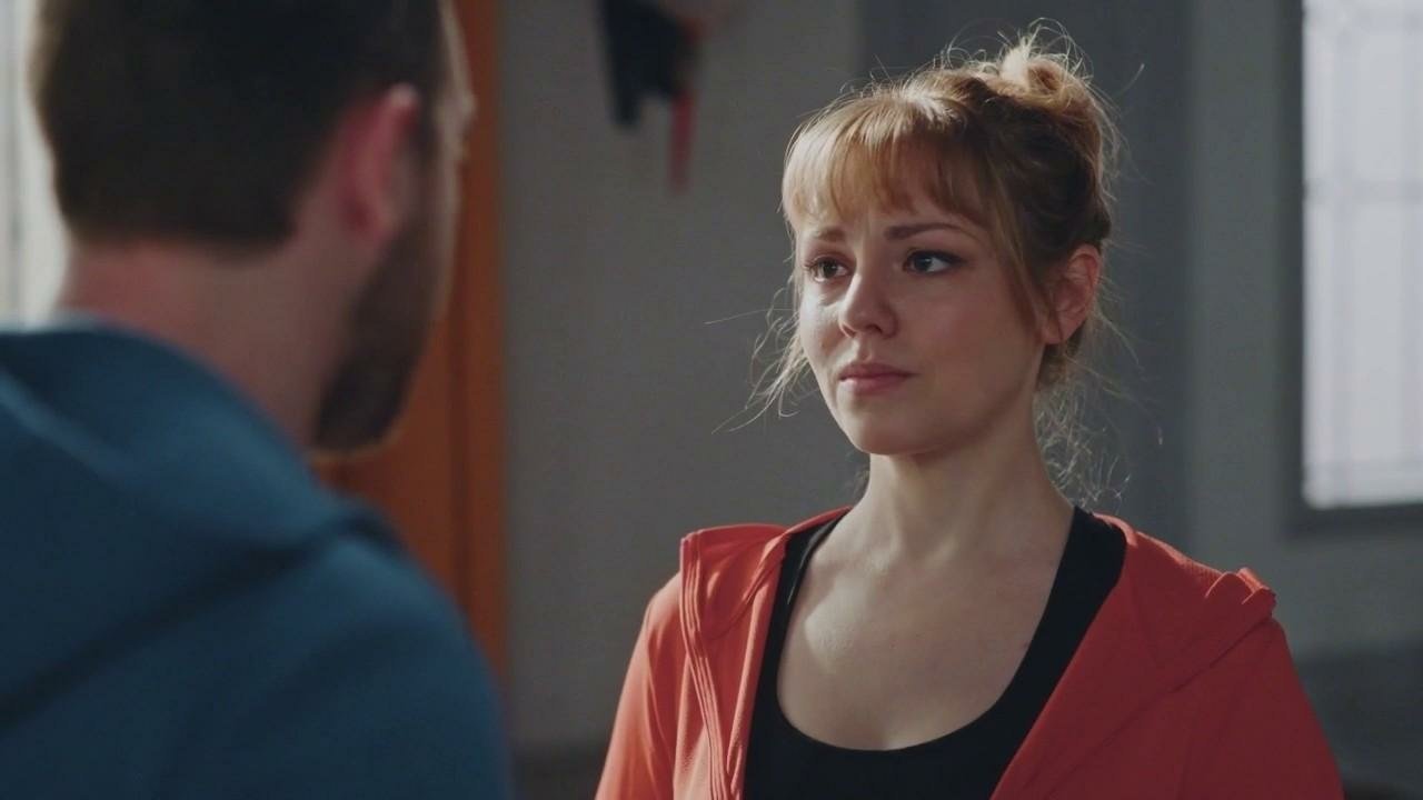 Plus belle la vie Indiscrétion : Kévin cherche du réconfort auprès d'Émilie