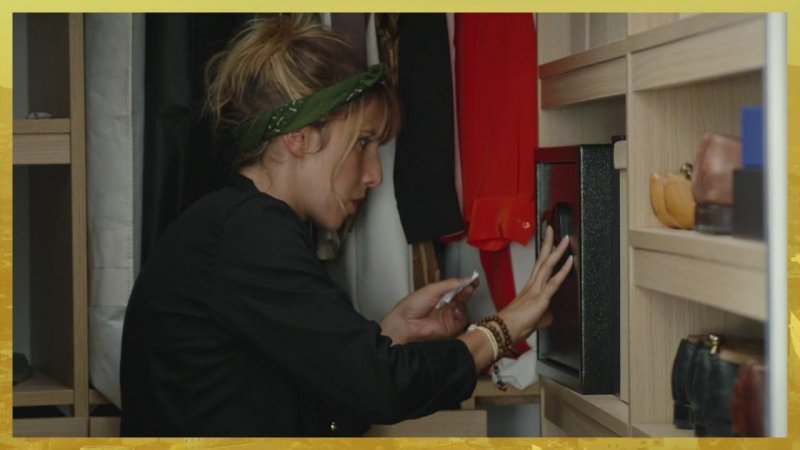 Indiscrétion : Barbara grillée en train de fouiller la chambre d'Helena