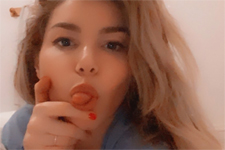 Lola Marois (Ariane de Plus belle la vie) se prend la tête avec un fan qui lui reproche d’être dans une tenue trop sexy devant ses enfants !