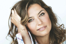 Laetitia Milot (Mélanie) de retour dans Plus belle la vie ? Elle se contredit en interview dans la presse !