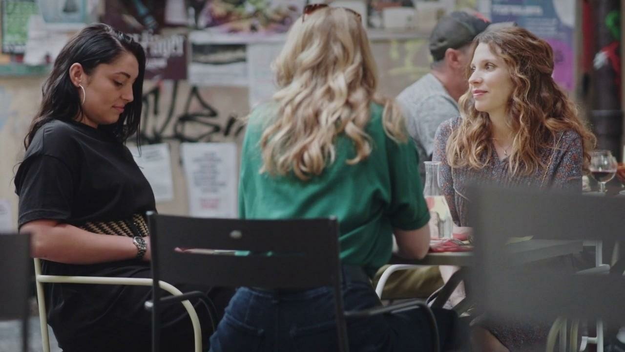 Plus belle la vie Indiscrétion : Déjeuner malaisant pour Emilie, Léa et... Manon