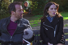 Samir s’apprête à kidnapper Lucie au parc !