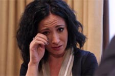 VIDÉO : En larmes, Fabienne Carat (Samia) échange avec son grand-père disparu