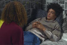 Baptiste apprend à Thérèse qu?Emma lui a fait une grosse « saloperie »