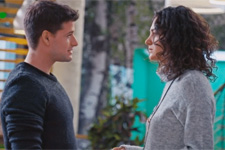 INDISCRÉTION : Emma se détend avec César !