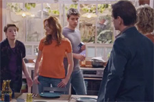 Delphine continue de s’incruster chez Coralie et Clément !