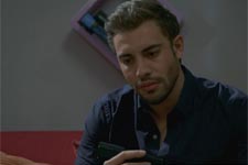 Abdel va-t-il faire une connerie avec son arme ?