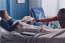Luna retrouve le moral grâce à Mouss