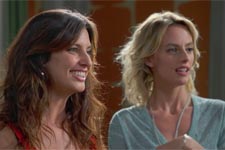 Coralie et Mélanie fantasment sur le réparateur de la box !