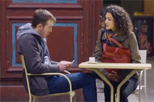 Kévin avoue à Emma qu’il hésite à trahir Jenny