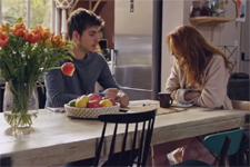 Delphine interroge Théo sur sa vie amoureuse