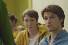 Plus belle la vie en avance : César fait craquer la nouvelle prof d?arts plastiques