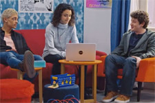 Baptiste suggère à Emma d’embaucher Jordan chez GTS !