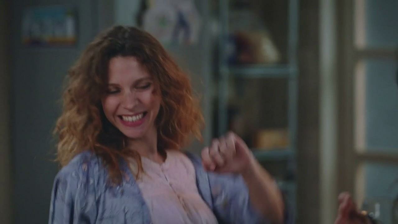 Plus belle la vie Indiscrétion : Le réveil festif de Betty et Léa