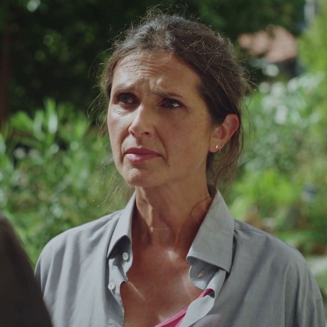 Plus belle la vie Indiscrétion : Agathe est-elle prête à tout pour Léo ?